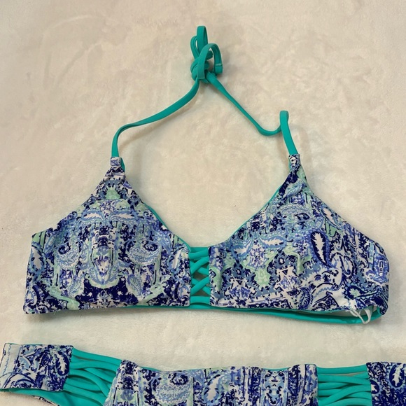 SHEIN Women’s Criss Cross Print Bikini Swimsuit Set - blue pattern, size M - Picture 4 of 9